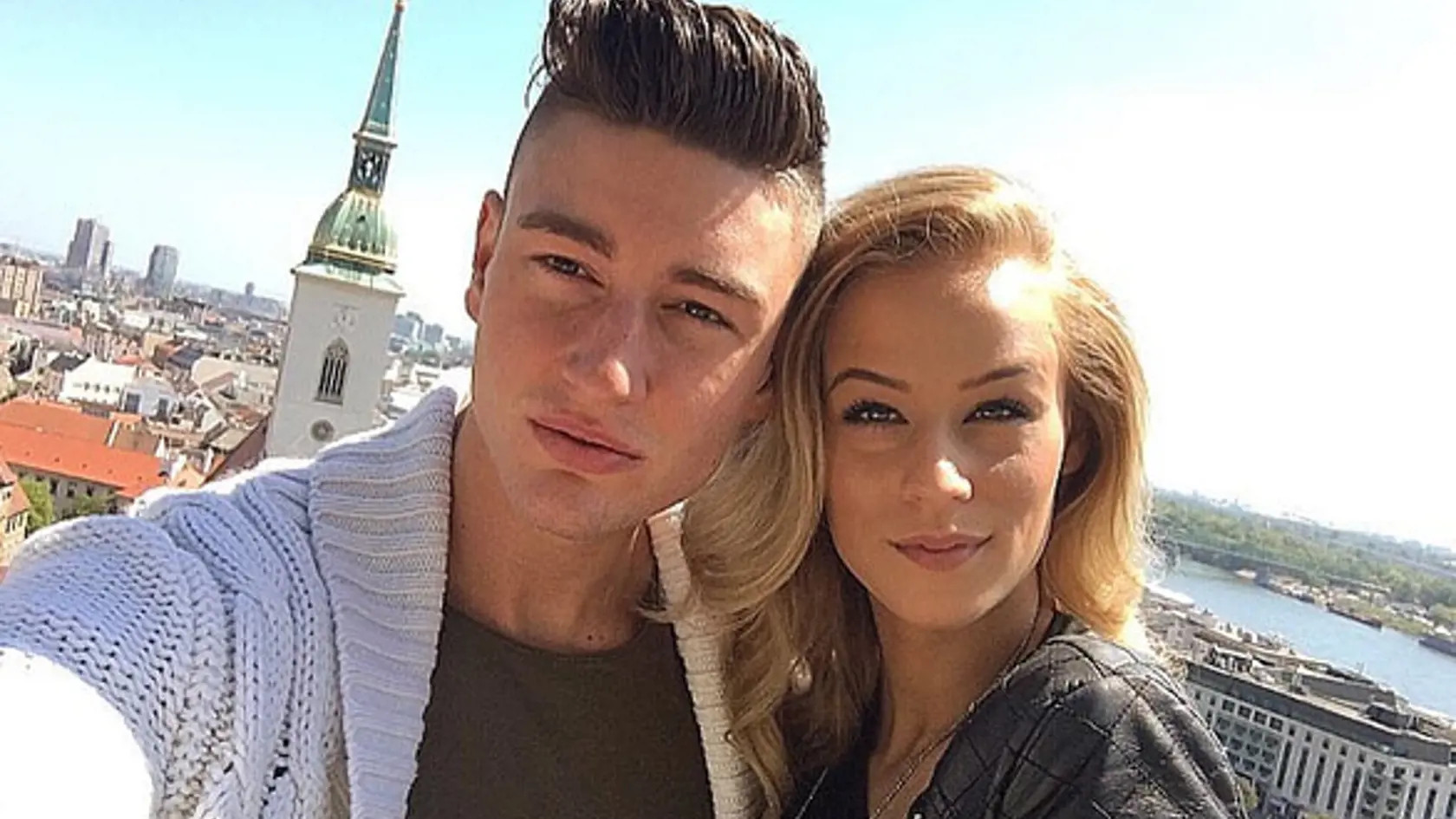 Kanadský brankár trávi s krásnou víťazkou Miss každú voľnú chvíľu.
