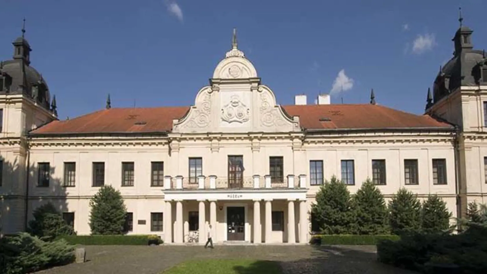 V niekdajšom kaštieli dnes sídli Múzeum a Kultúrne centrum južného Zemplína v Trebišove.