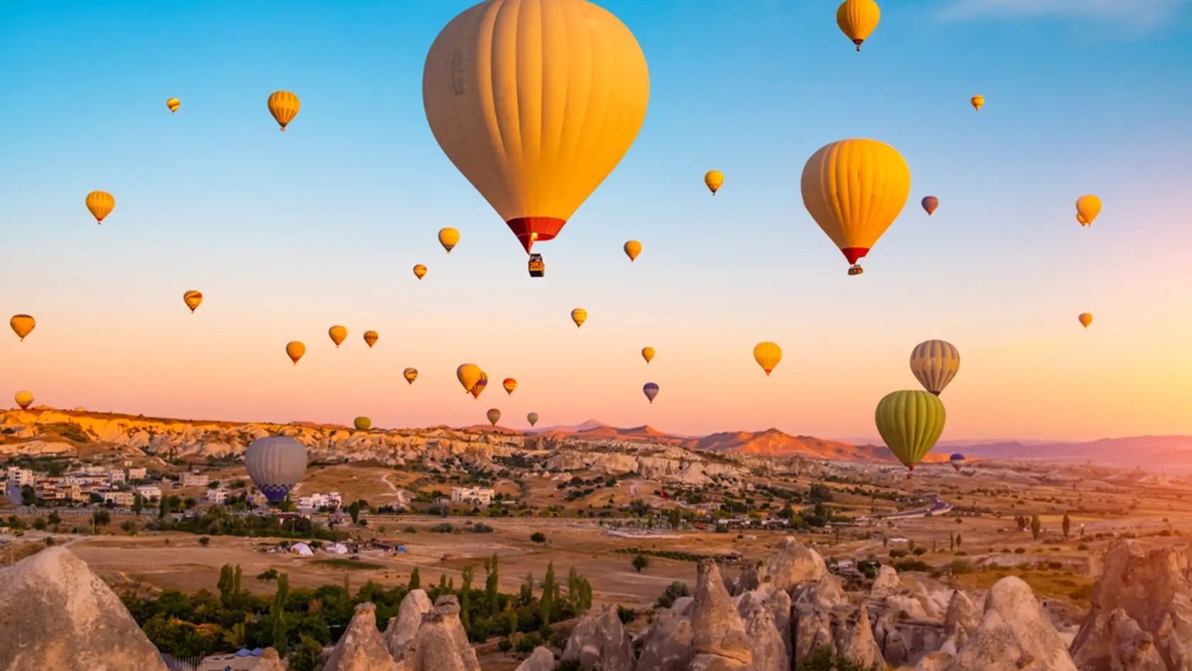 Bright,Hot,Air,Balloons,In,Sky,Of,Cappadocia,,Turkey