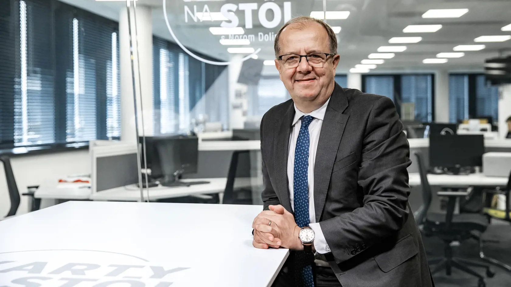Diskusná relácia “Karty na stôl”, ktorej hosťom bol Richard Rybníček, prezident ÚMS, primátor mesta Trenčín.