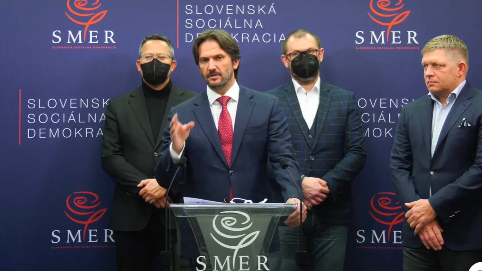 Strana Smer-SD zverejnila prepisy nahrávok, ktoré majú byť dôkazom toho, že elitní vyšetrovatelia NAKA plánovali odstaviť vyšetrovateľku Santusovú.