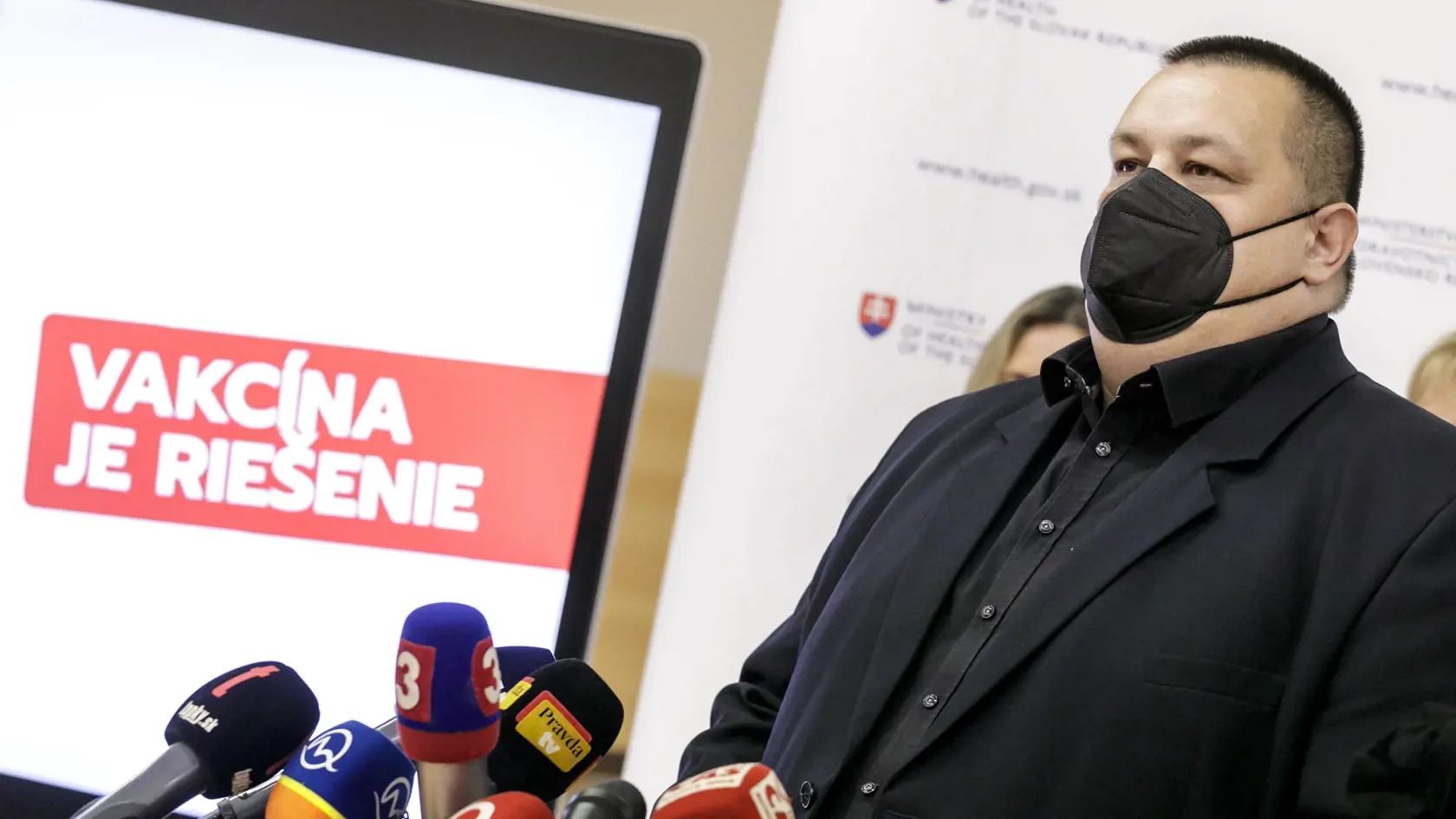 Nové vyhlášky vychádzajú z aktualizácie opatrení proti SARS-CoV-2 (variant omikron), ktorú schválila vláda 10. februára.