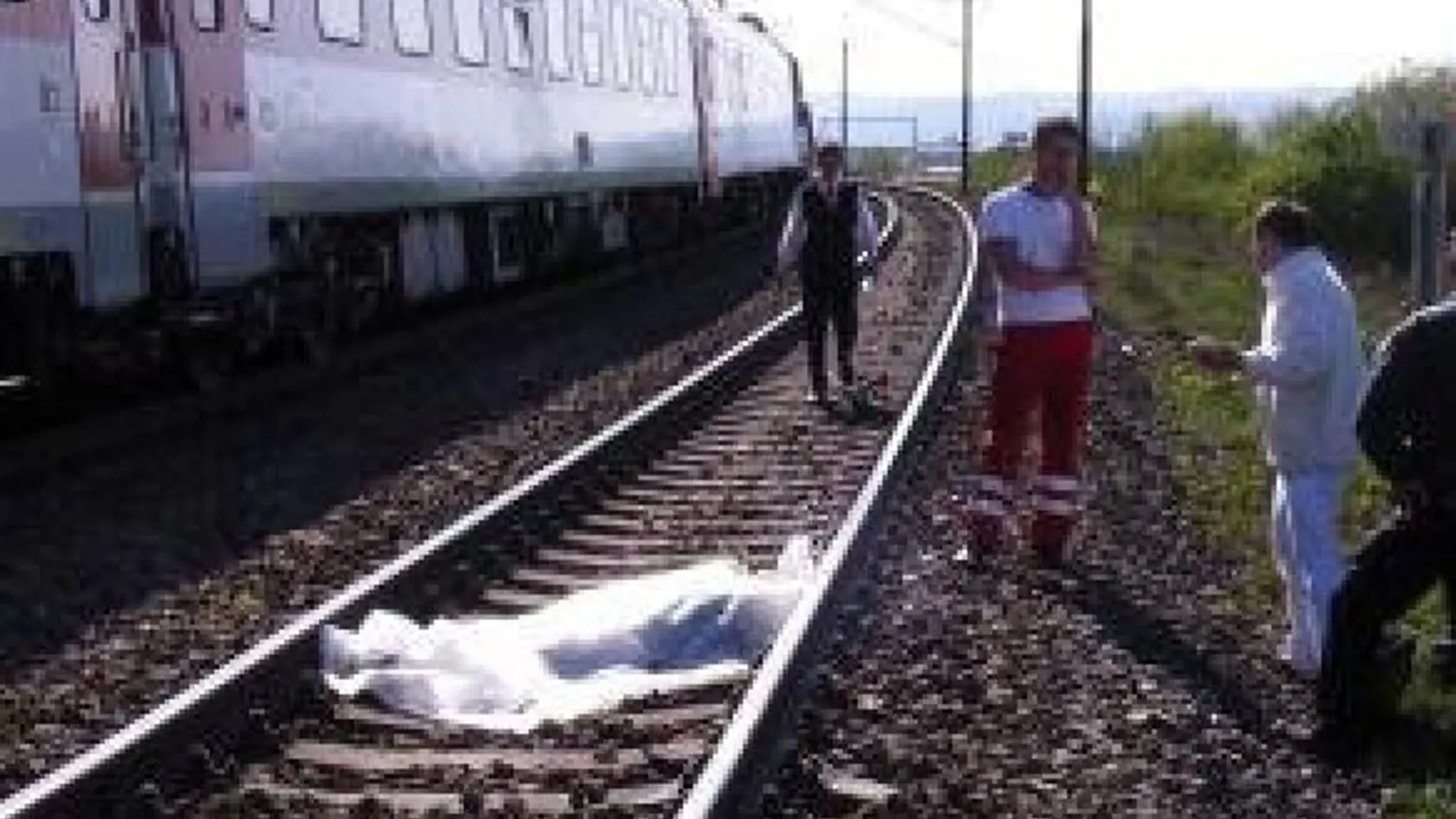 Medzinárodný rýchlik Praha - Budapešť zrazil človeka. Vlaky meškajú 90 minút.