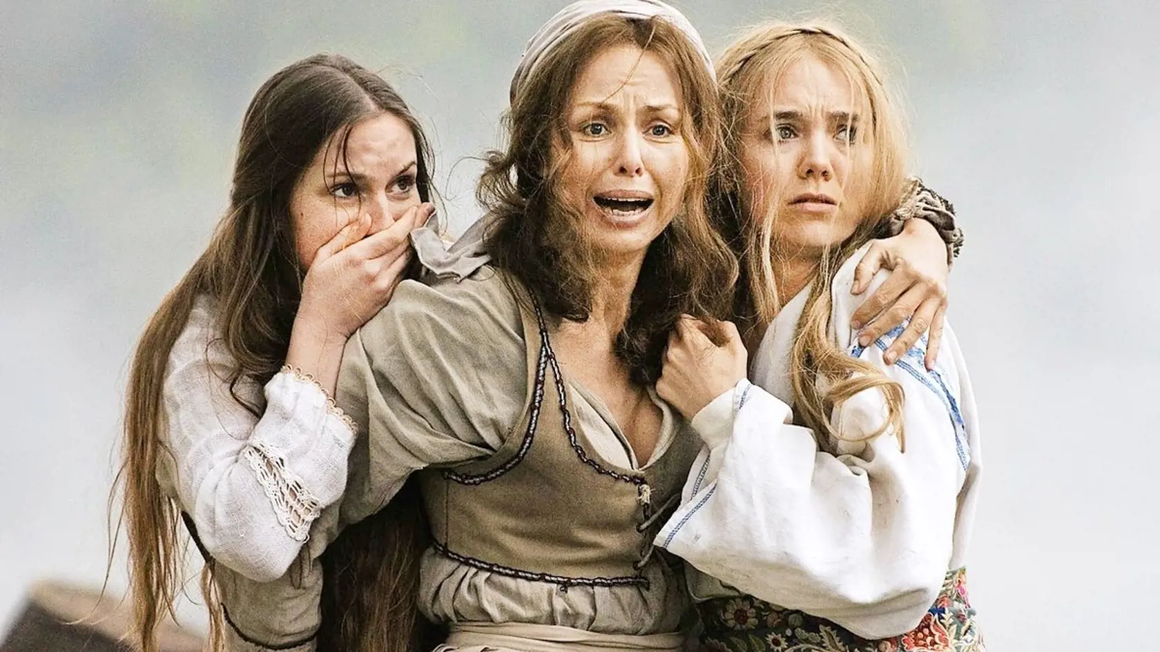 Zuzka (v strede) si v roku 2008 zahrala vo filme Bathory od Juraja Jakubiska.