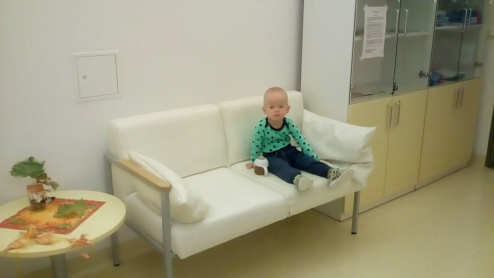 Lukáško po vyšetreniach a zákrokoch. Najradšej by bol, keby bol zdravý a mohol sa hrať s kamarátmi.