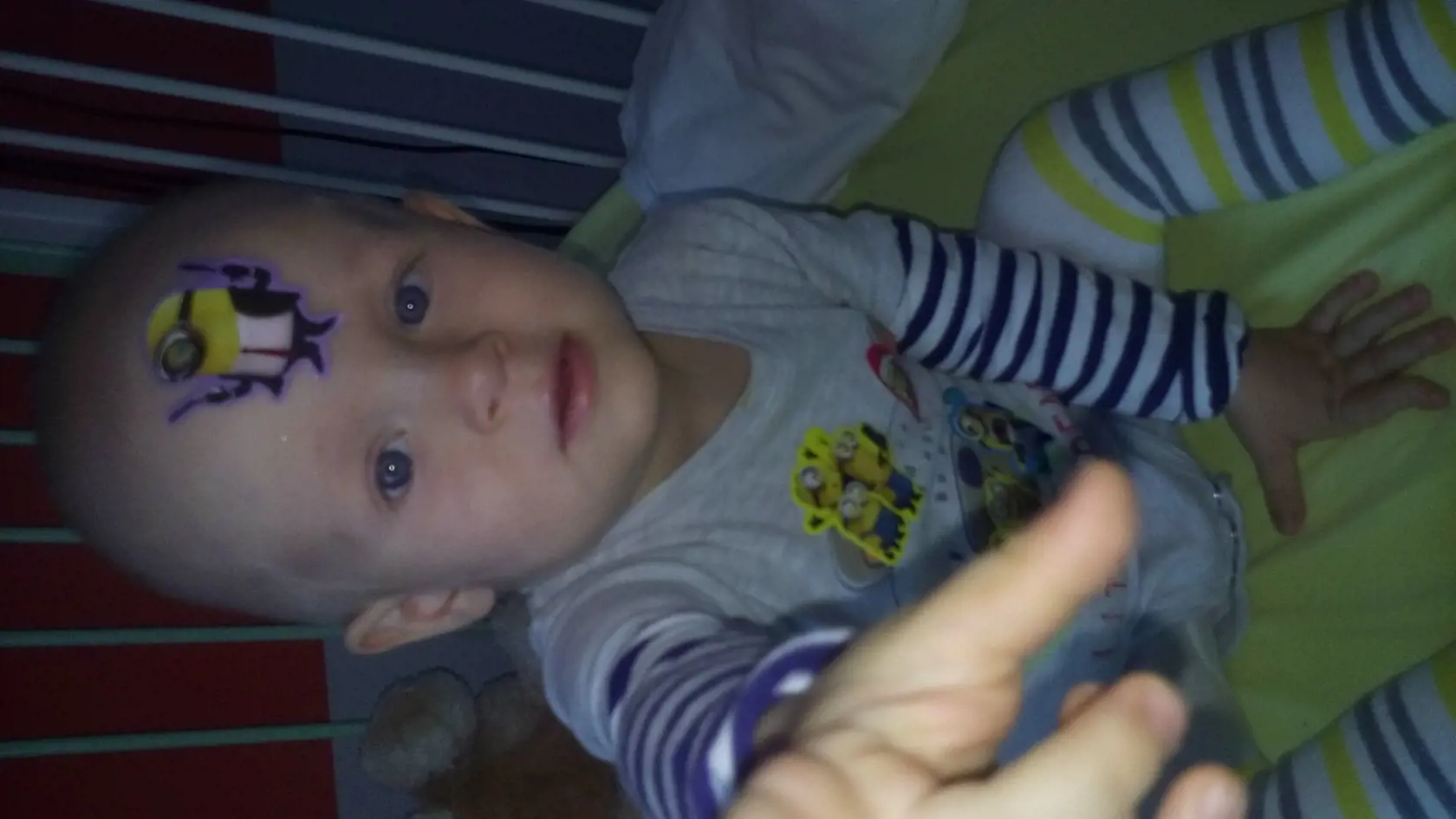 Lukáško po vyšetreniach a zákrokoch. Najradšej by bol, keby bol zdravý a mohol sa hrať s kamarátmi.