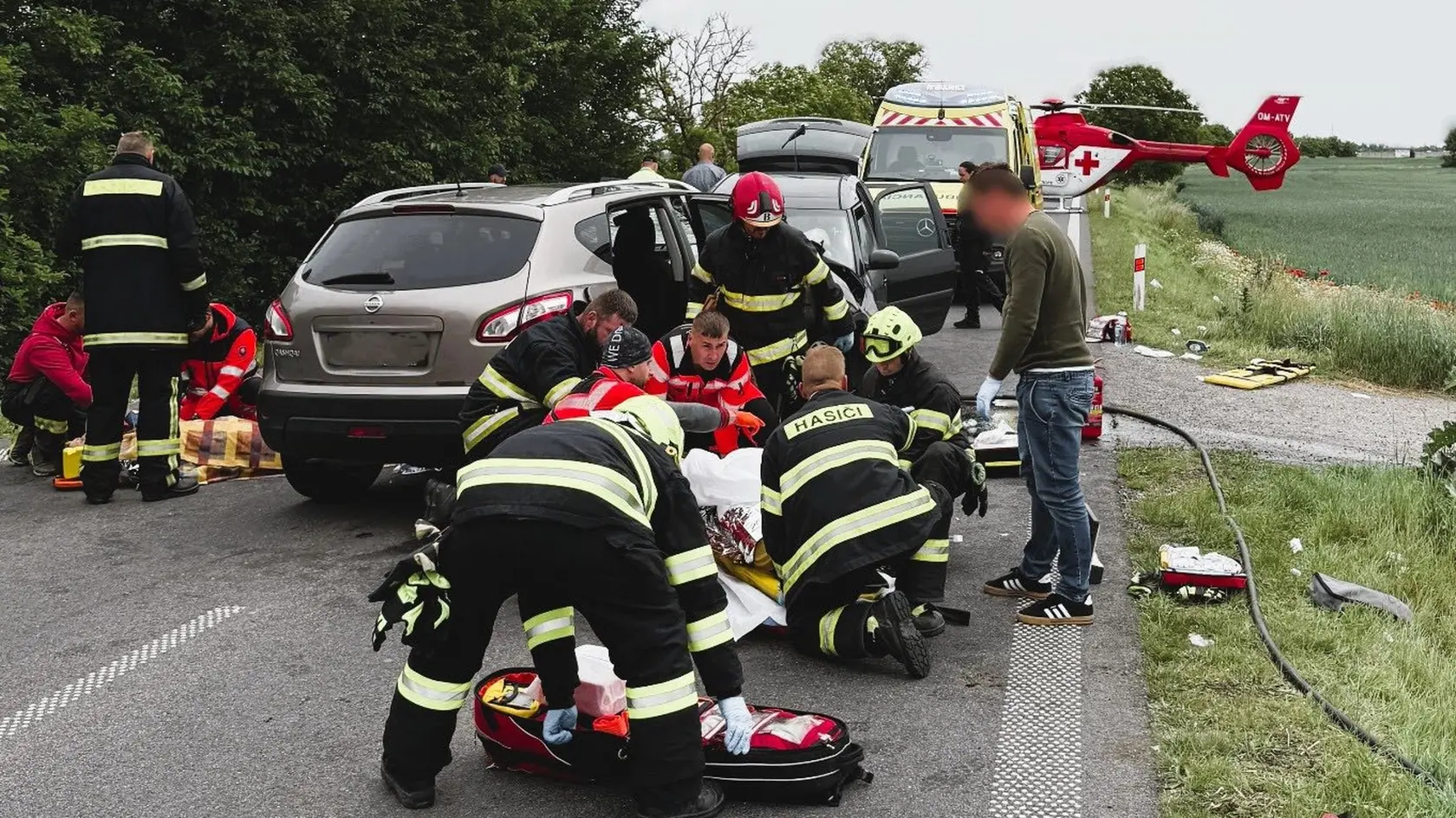 Dopravná nehoda pri obci Oľdza si vyžiadala päť zranených i zásah vrtuľníka.