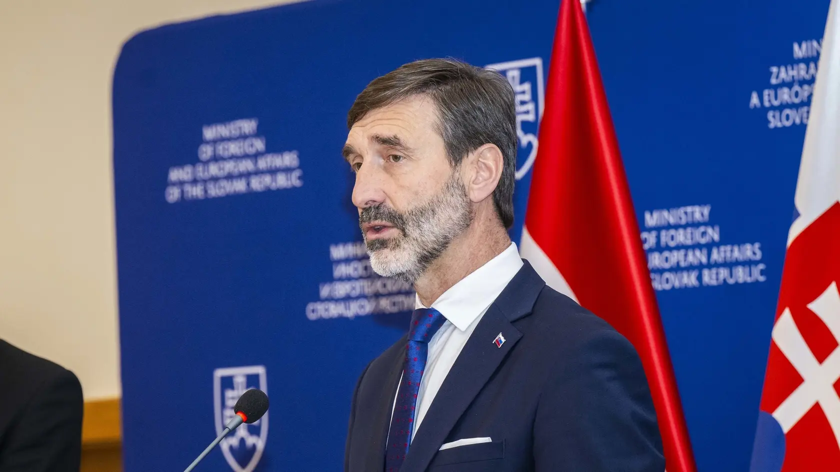 Maďarský minister zahraničného obchodu a zahraničných vecí Péter Szijjártó a minister zahraničných vecí a európskych záležitostí SR Juraj Blanár (Smer- SD).