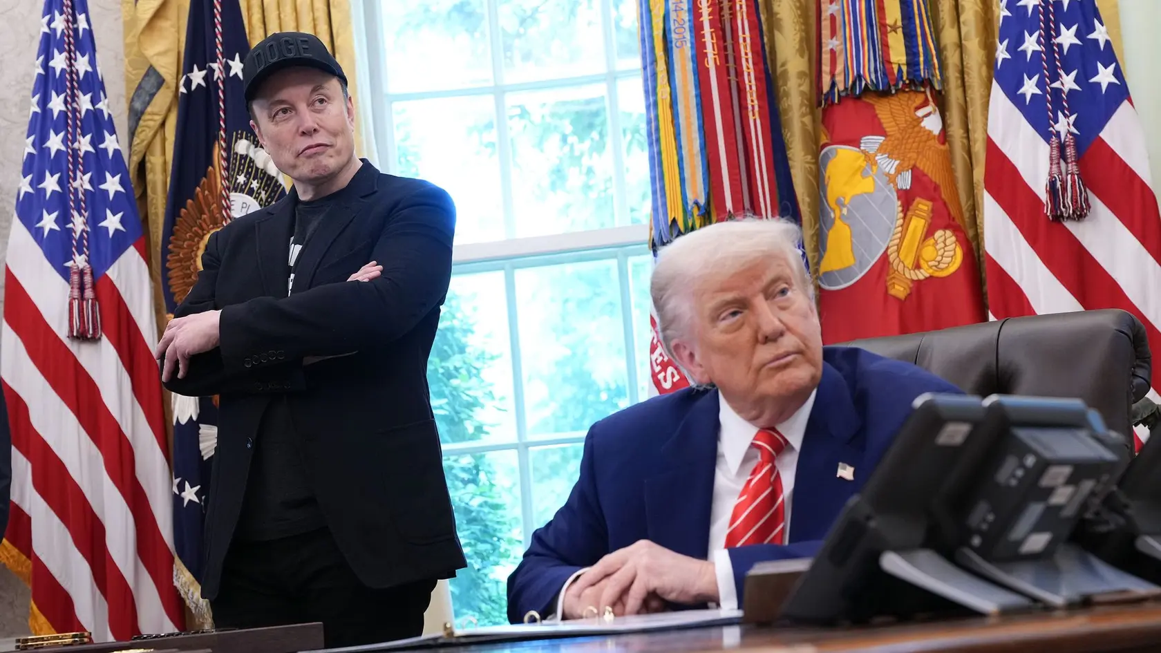 Elon Musk a Donald Trump v Oválnej pracovni Bieleho domu. Ich priateľstvo sa zrejme skončilo. 