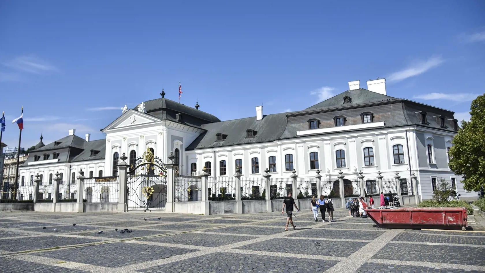 Na snímke Grasalkovičov palác alebo Prezidentský palác na Hodžovom námestí