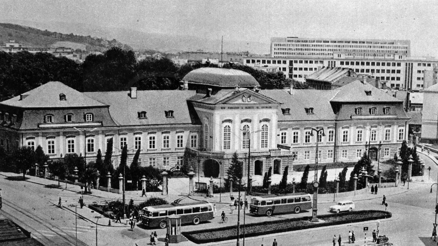 Grófske sídlo sa za vyše sto rokov príliš nezmenilo.