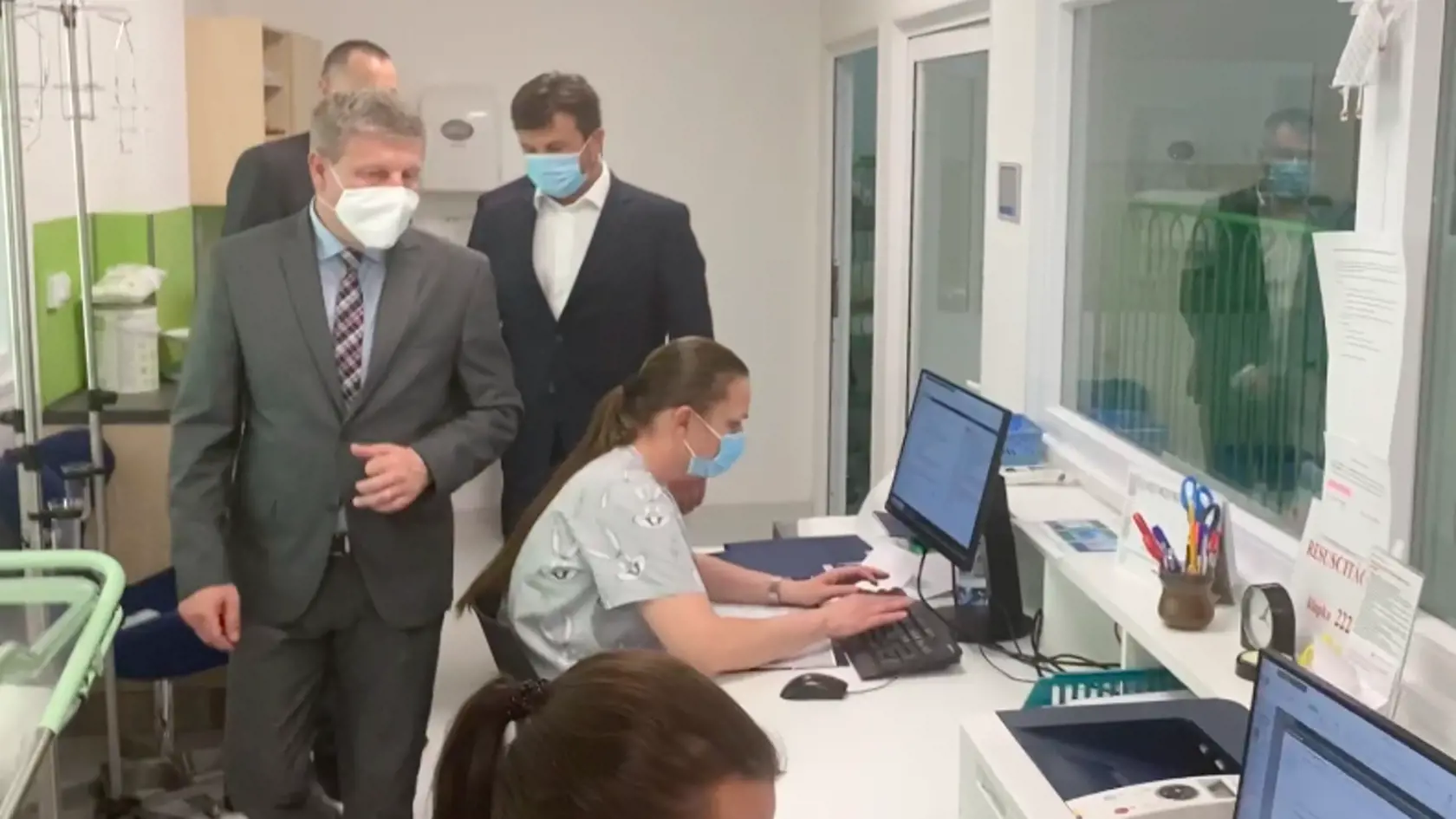 Šéf rezortu zdravotníctva Vladimír Lengvarský si prezrel všetko, nazrel všade, kam chcel.