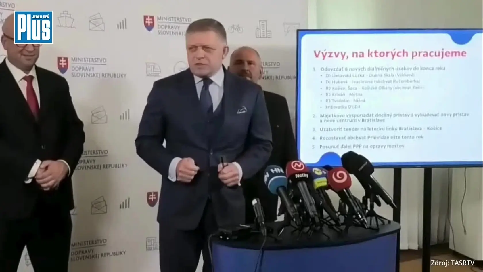 Predseda vlády Robert Fico (Smer) sa cíti ako futbalista: Stále dávam góly