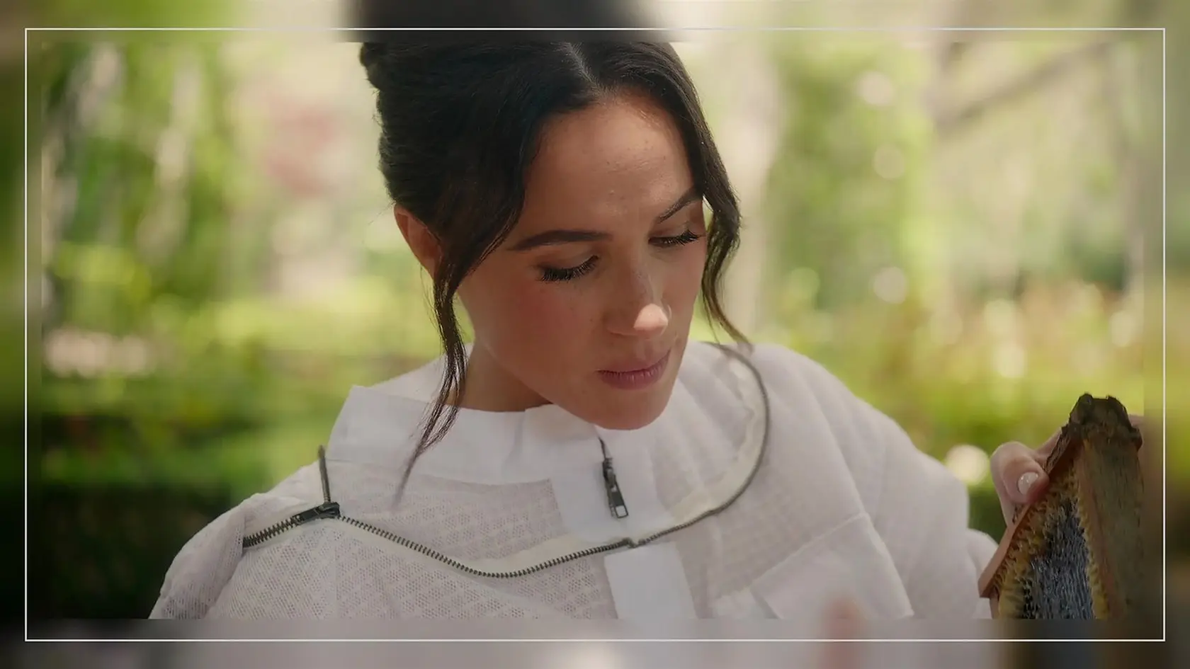 Záujem o včelárstvo spája viacerých členov britskej kráľovskej rodiny, vrátane Meghan Markle a princeznej Kate.