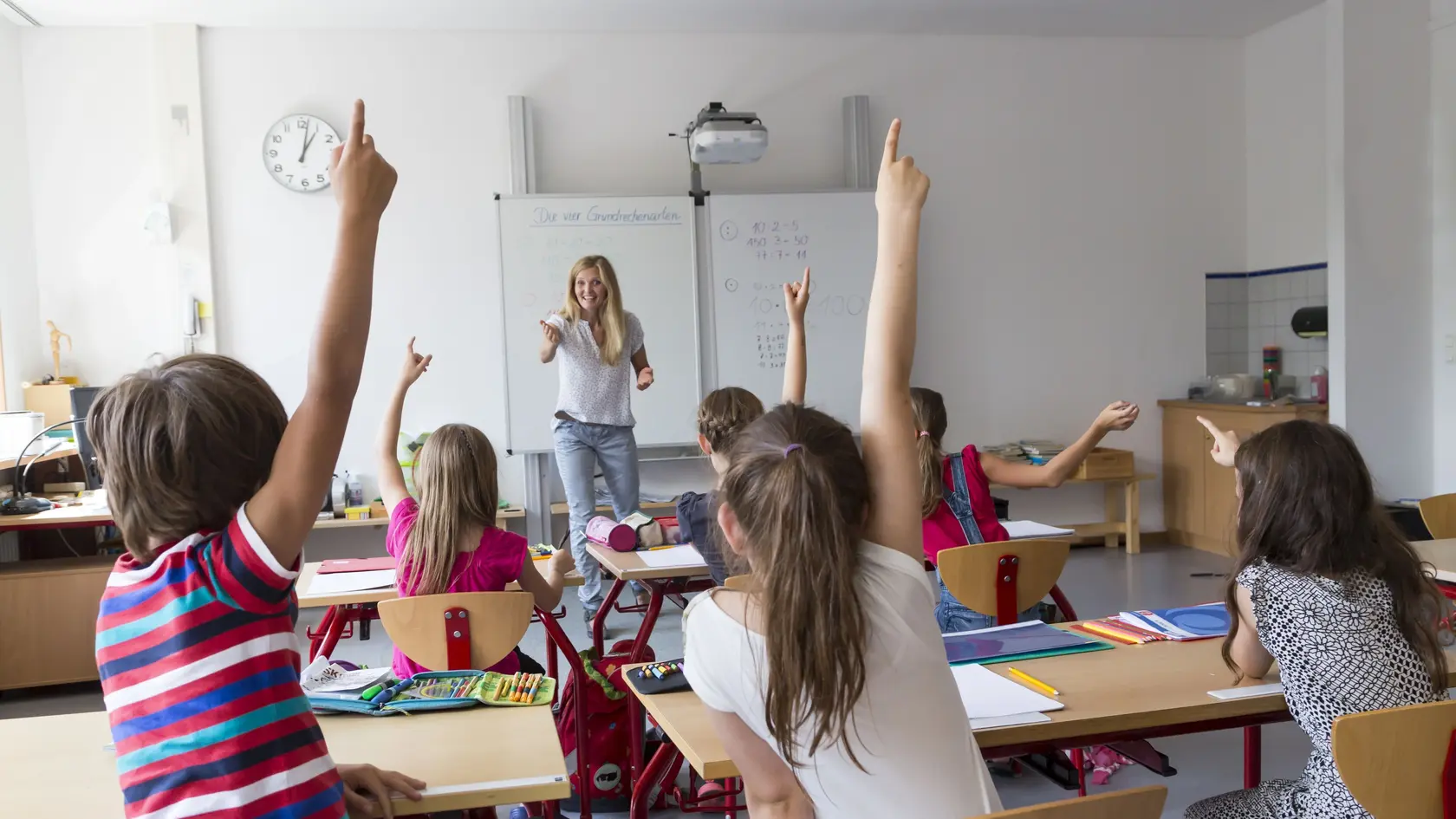 Poslanci Národnej rady Slovenskej republiky vo štvrtok 5. júna 2025 schválili novelu školského zákona, ktorá definuje nové pravidlá ospravedlňovania absencií žiakov. (Ilustračné foto)