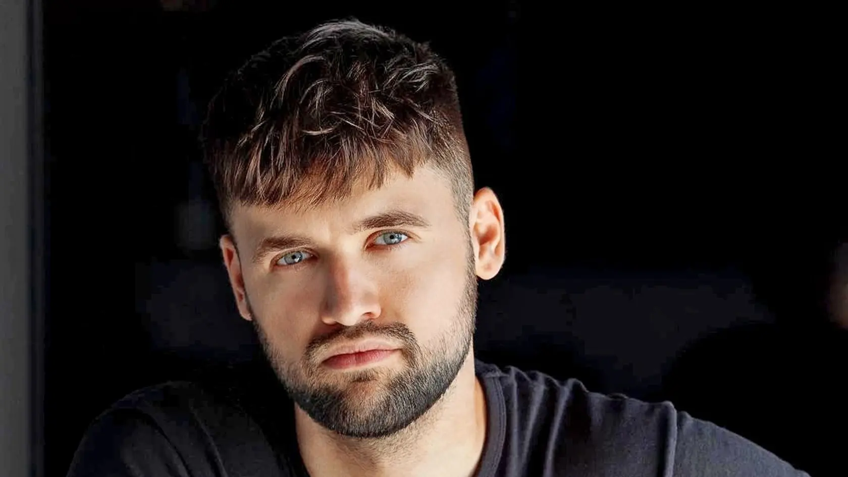 Influencer tvrdí, že by strane vedel nájsť mladých voličov.