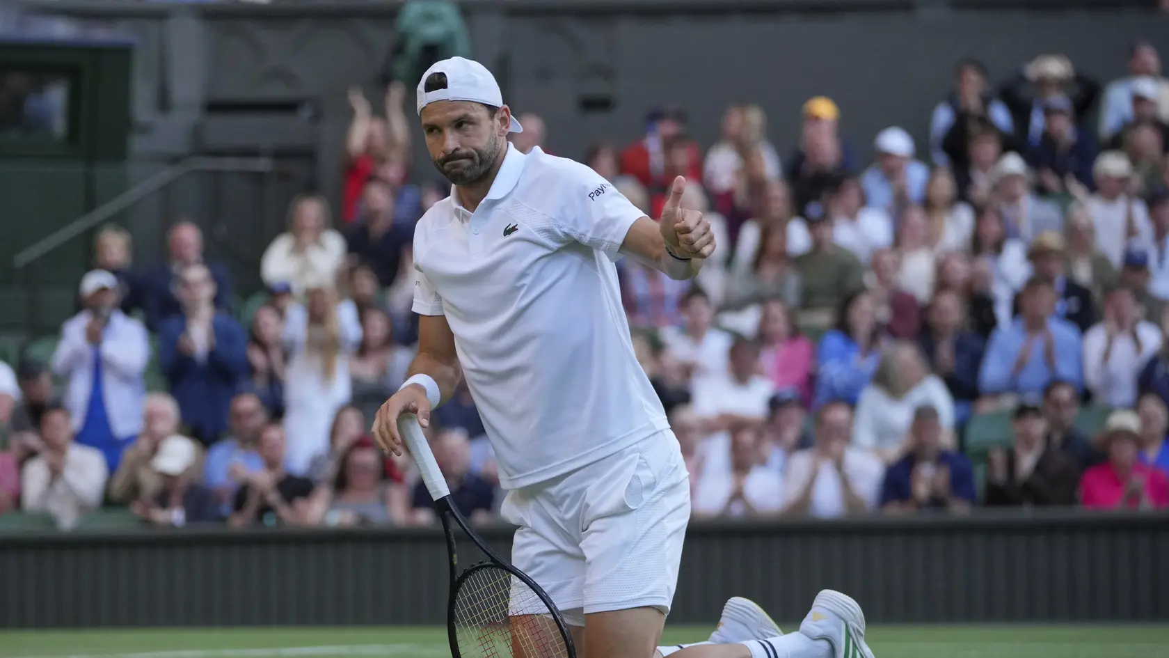 Grigori Dimitrov končí na Wimbledone kvôli zraneniu.