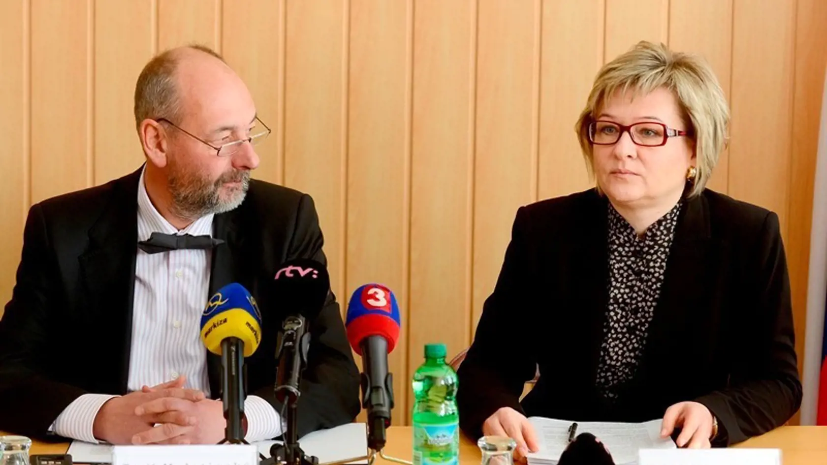 Bývalý minister hospodárstva SR Tomáš Malatinský a ústredná riaditeľka Slovenskej obchodnej inšpekcie Nadežda Machútová.