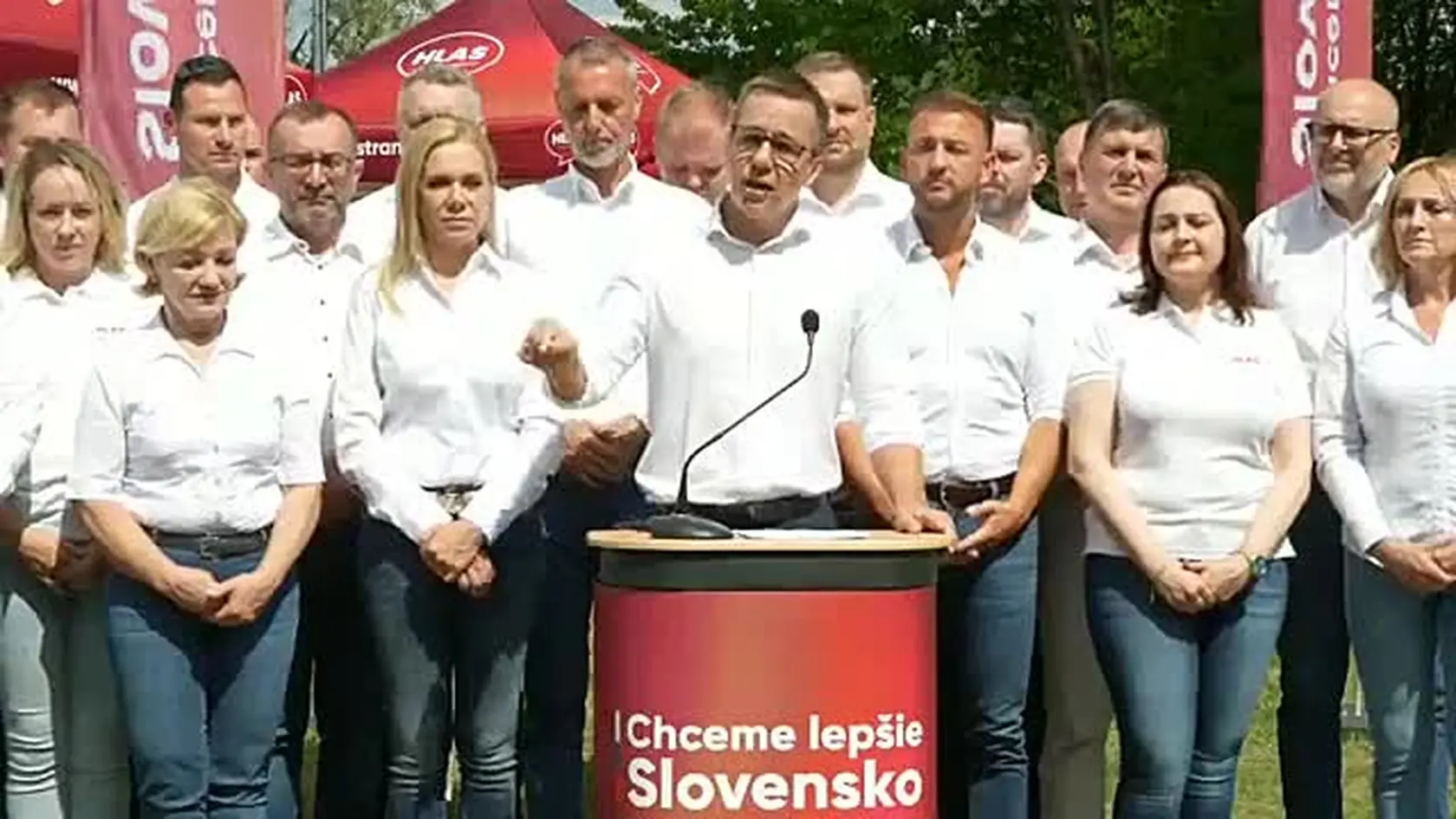 Minister práce Erik Tomáš predstavil pokračovanie projektu Právo na prvé zamestnanie, ktorý má pomôcť mladým ľuďom s uplatnením sa na trhu práce.