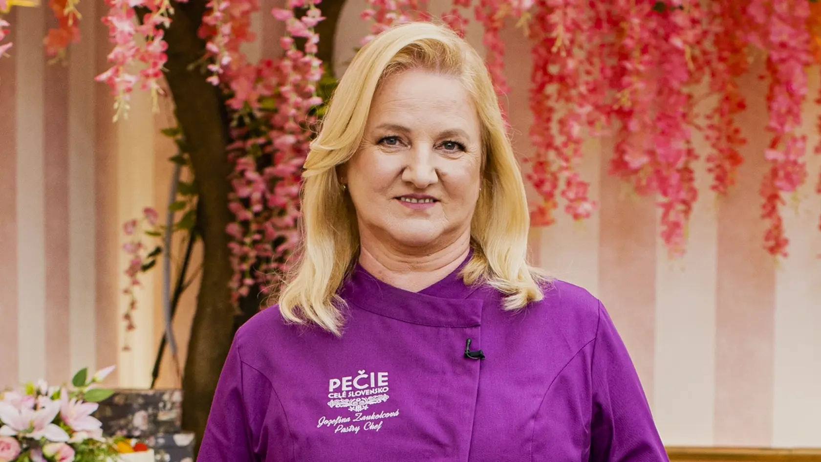 Na snímke Jozefína Zaukolcová počas natáčania tretej série programu RTVS Pečie celé Slovensko.