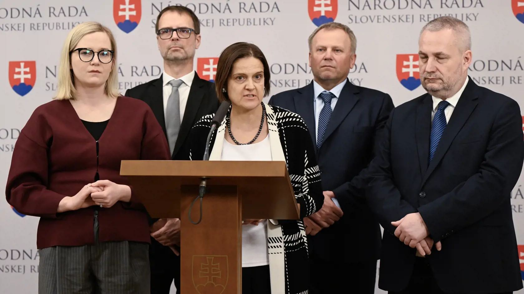 Na snímke poslanci NR SR za SaS zľava Vladimíra Marcinková, Tomáš Szalay, Mária Kolíková, Vladimír Ledecký a Ondrej Dostál.