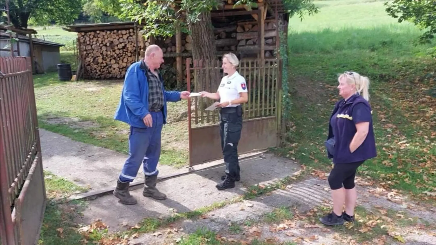 Polícia pri preventívnych akciách spolupracuje aj s poštármi.