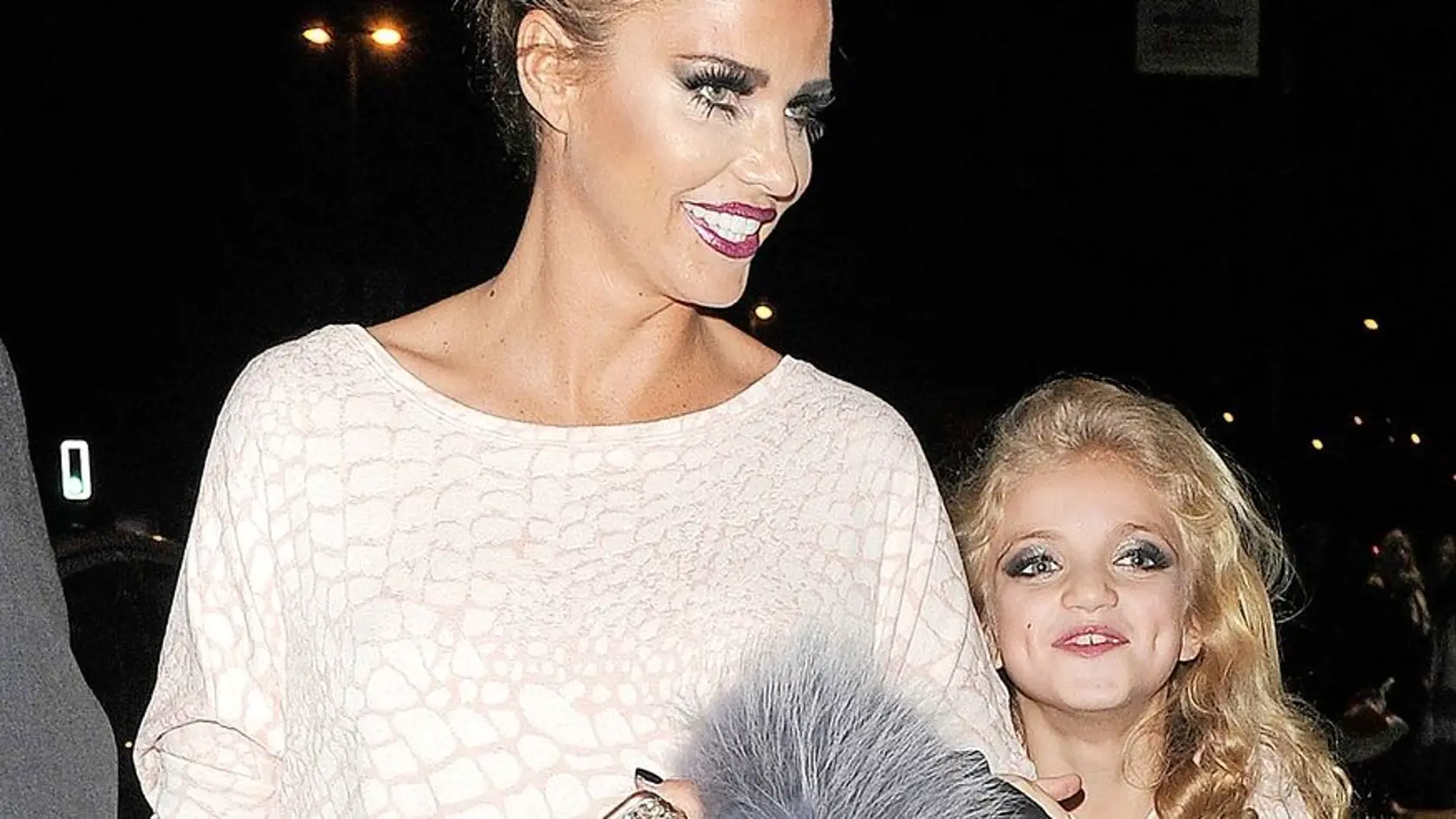 Anglická modelka Katie Price s dcérou Tiaamii.