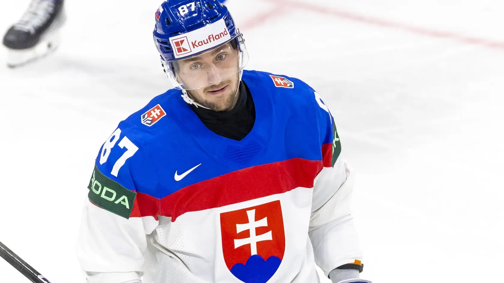 Druhý zápas slovenskej hokejovej reprezentácie na MS 2025 v Štokholme. Na snímke je Pavol Regenda.
