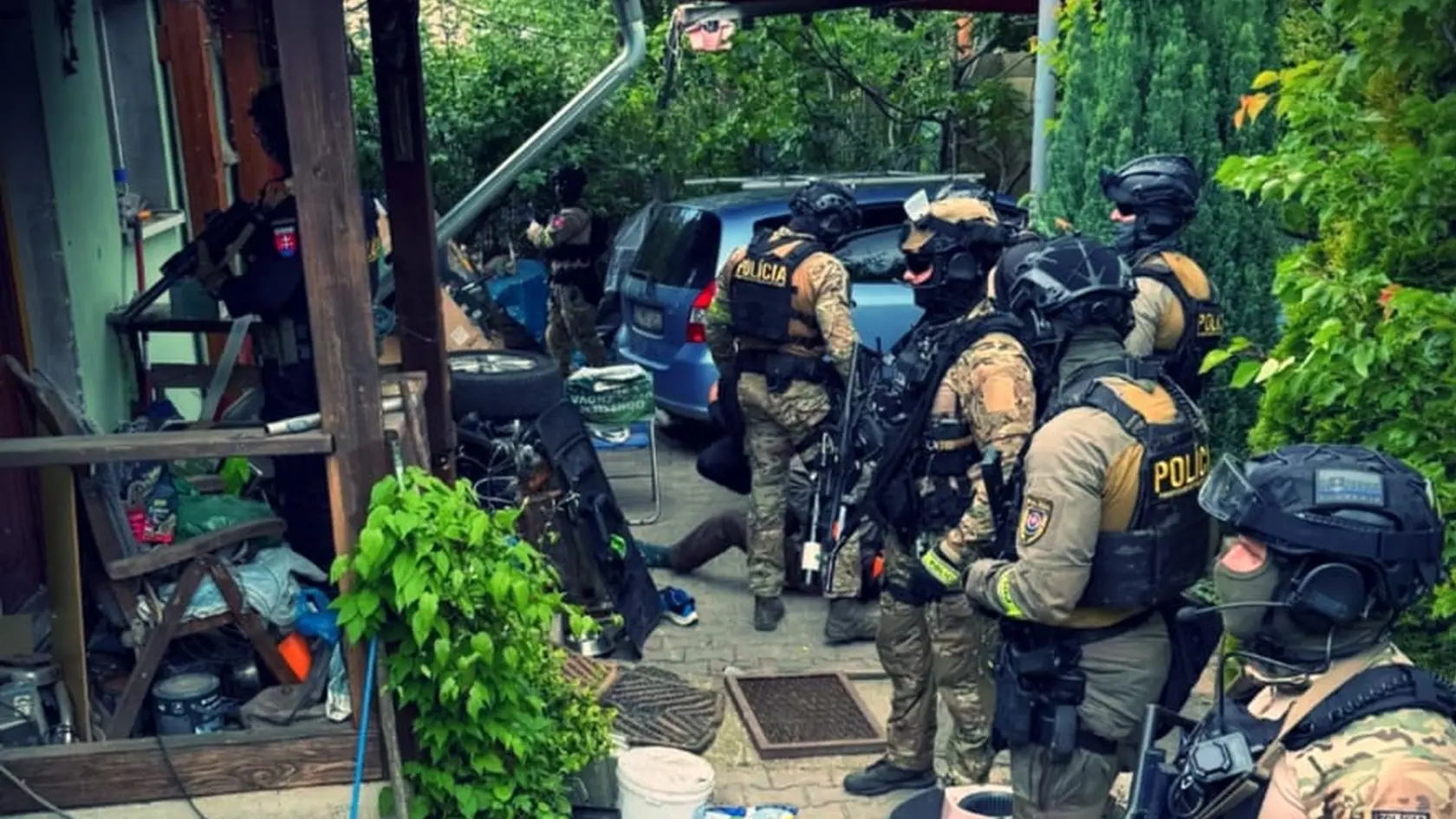 Policajti Krajského riaditeľstva PZ v Bratislave aktuálne objasňujú okolnosti udalosti, ku ktorej došlo dnes v dopoludňajších hodinách v priestoroch univerzity na Limbovej ulici. 