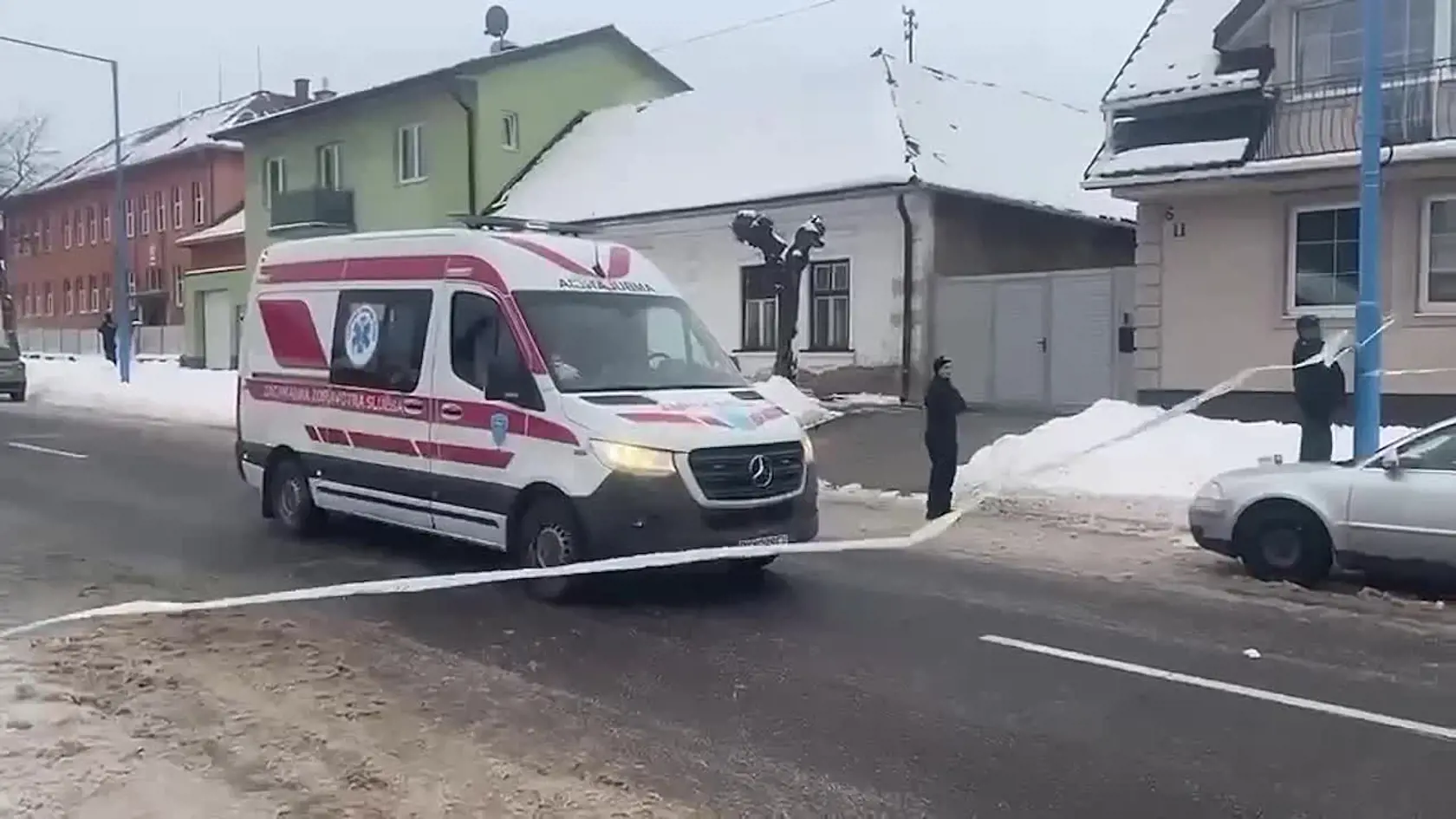 V súvislosti s útokom v Spišskej Starej Vsi sa prípadom už zaoberá aj Úrad boja proti organizovanej kriminalite. 18-ročného útočníka mala polícia krátko po jeho úteku chytiť.