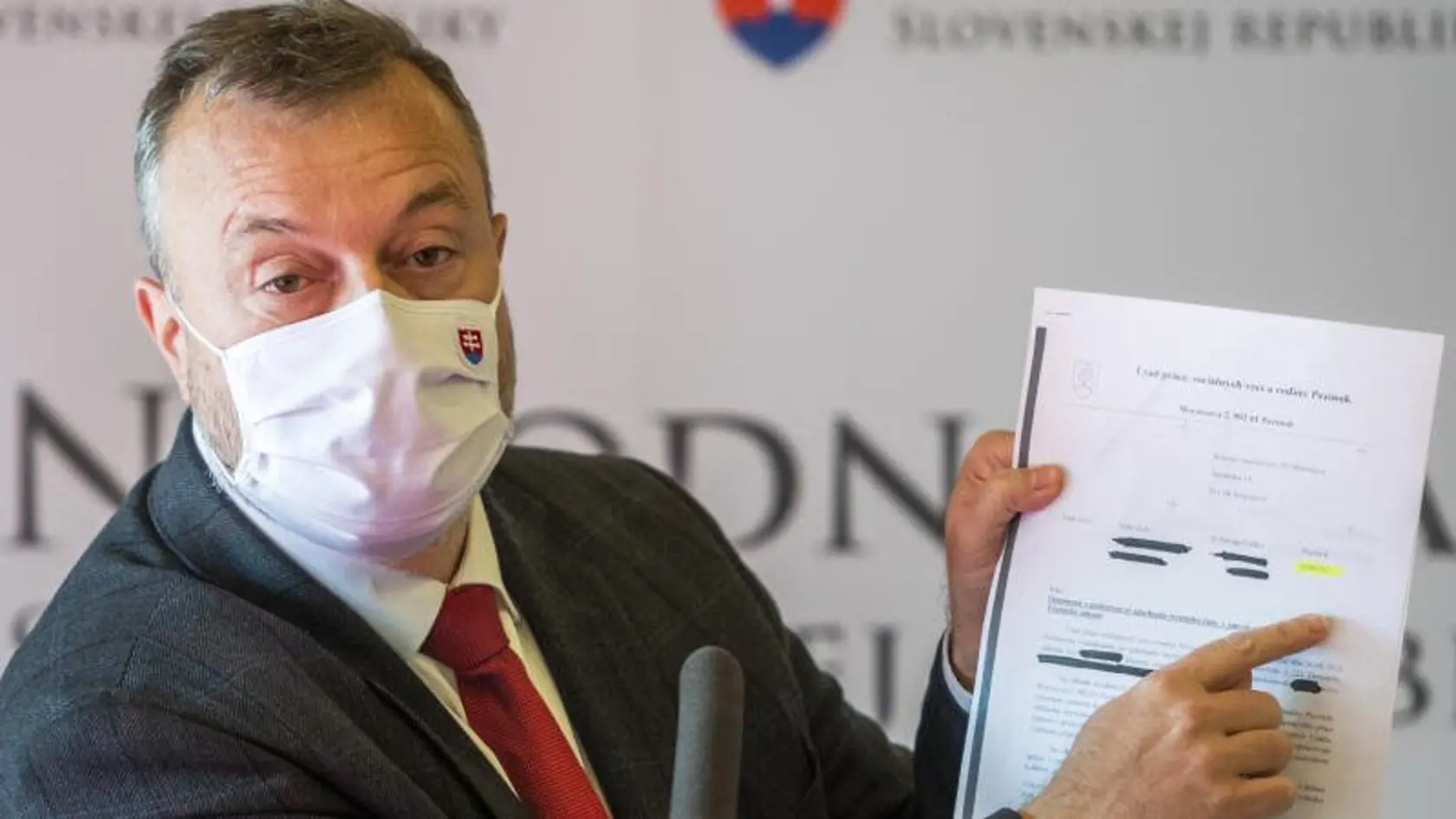 Aktuálne informoval o pozitivite na koronavírus aj minister práce, sociálnych vecí a rodiny Milan Krajniak (Sme rodina).