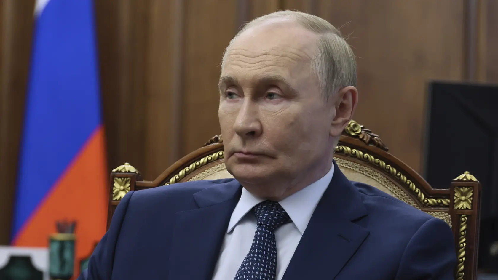 JB 47 Moskva - Ruský prezident Vladimir Putin počúva predsedu ruskej štátnej Dumy Vjačeslava Volodina počas ich stretnutia v Kremli v Moskve 23. júla 2025. FOTO TASR/AP

Russian President Vladimir Putin listens to Duma, Russian State Duma Chairman Vyacheslav Volodin during their meeting at the Kremlin in Moscow, Russia, Wednesday, July 23, 2025. (Mikhail Metzel, Sputnik, Kremlin Pool Photo via AP)
