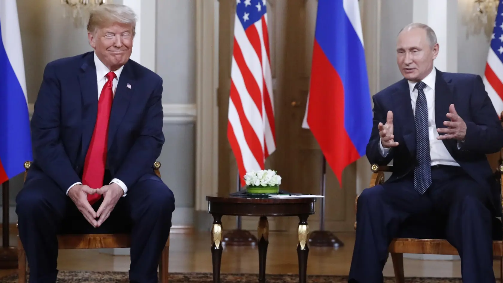 Americký prezident Donald Trump (vľavo) a ruský kolega Vladimir Putin