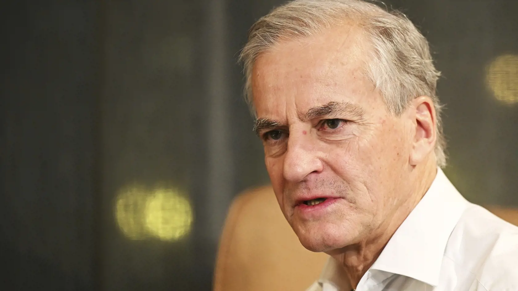 S cieľom lepšie sa pripraviť na prípadný vojnový konflikt chce nórska vláda znovu zaviesť povinnú výstavbu protileteckých krytov pre nové budovy, ktorá bola zrušená po skončení studenej vojny. Oznámila to v piatok ministerka spravodlivosti Emilie Engerová Mehlová, informuje TASR s odvolaním sa na správu agentúry AFP.  Na snímke nórsky premiér Jonas Gahr Störe.
