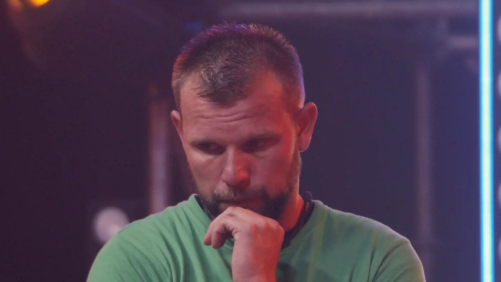 Michal sa tváril, akoby ho to mrzelo, že ju bonzol a ona prehrala disciplínu. Na čo to však potom robil?