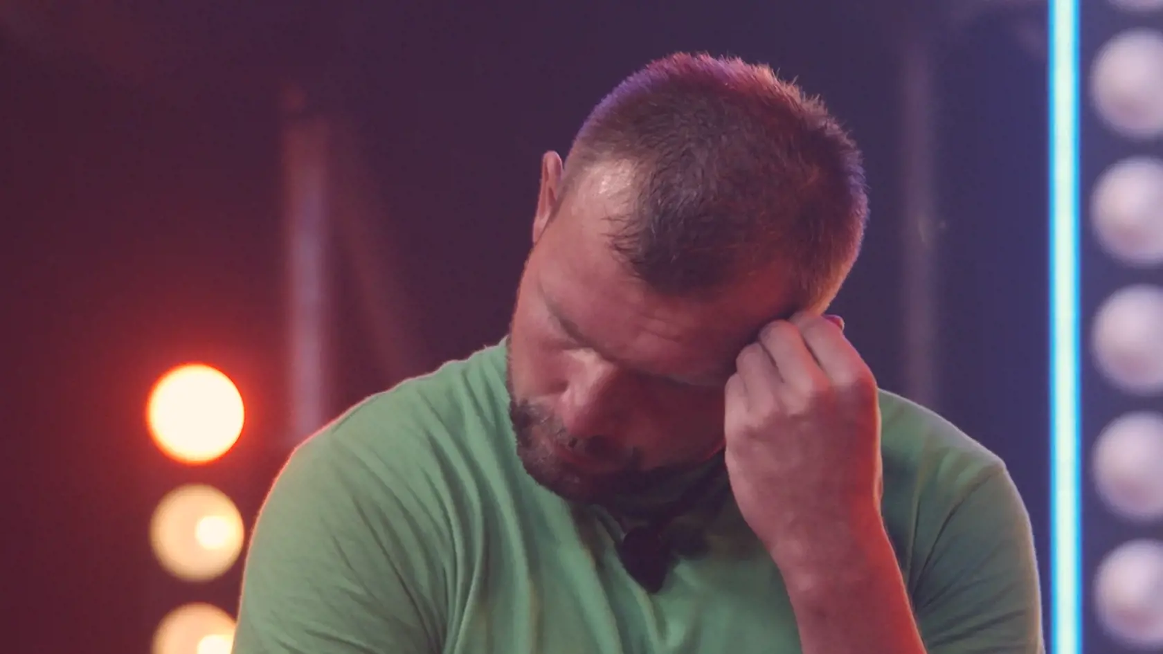 Michal sa tváril, akoby ho to mrzelo, že ju bonzol a ona prehrala disciplínu. Na čo to však potom robil?