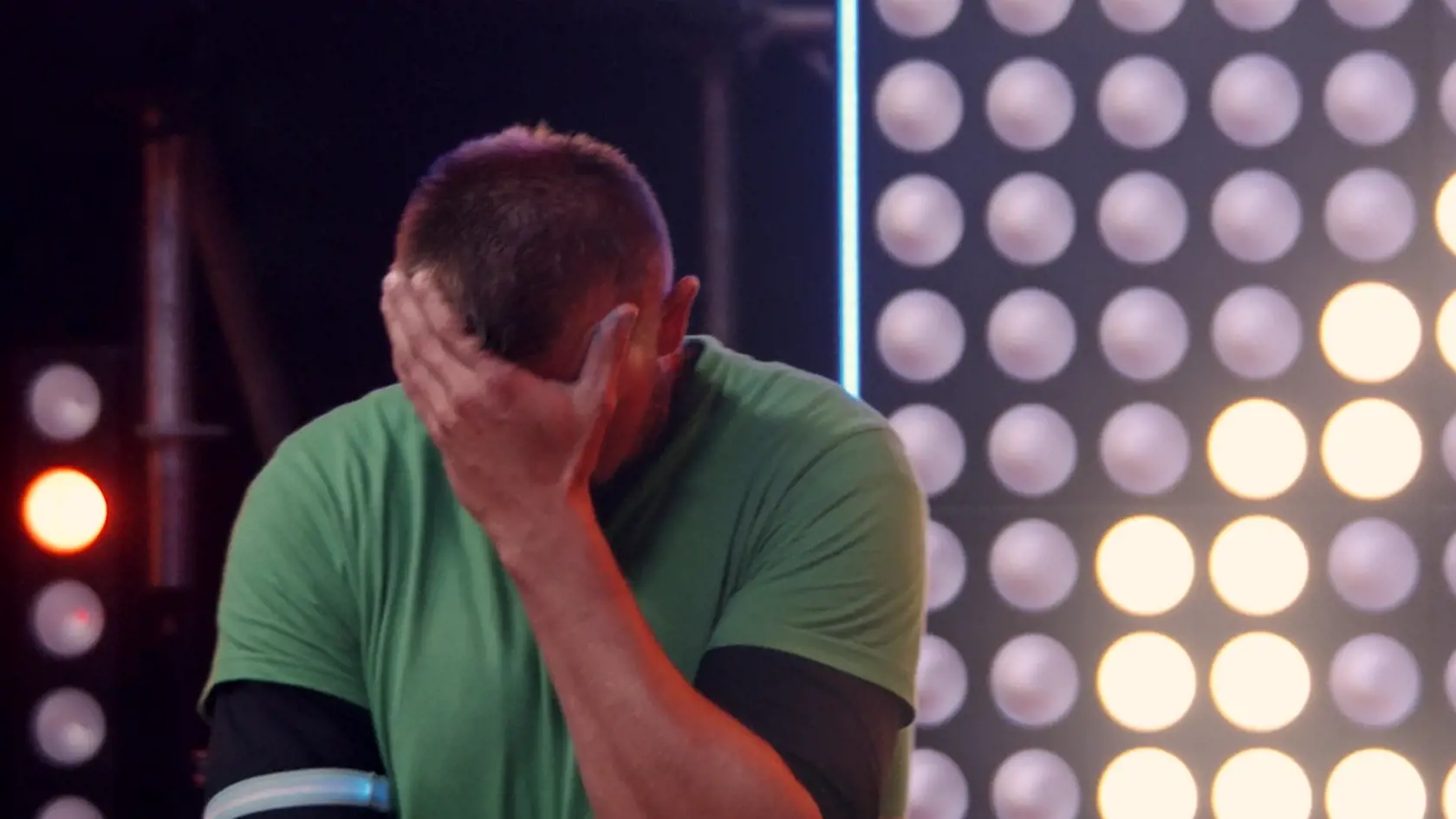 Michal sa na konci duelu, ktorý vyhral, tváril, akoby ho to ani netešilo. Aj sa vyjadril, že mu to je ľúto, že Saška odchádza. Pri rozlúčke sa jej ospravedlnil, že si ju vybral. Na čo to však potom robil? Je to síce hra, ale Michal si doslova nas*al do huby.