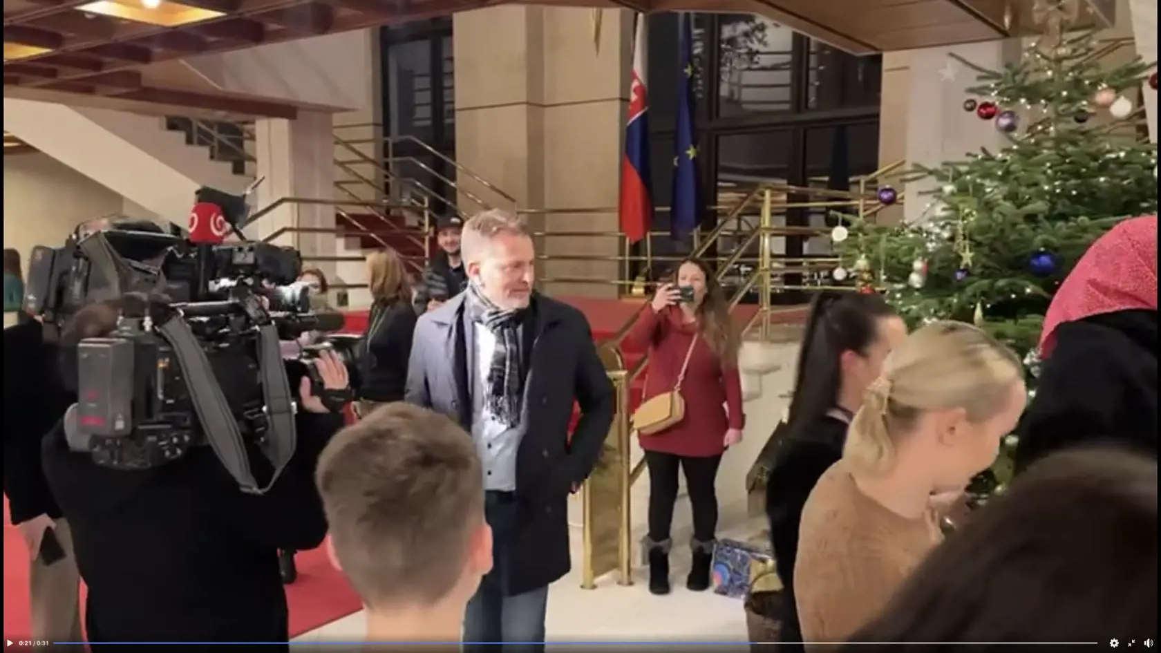 Zábery z NR SR, kde sa s deťmi dostal do konfliktu Igor Matovič.