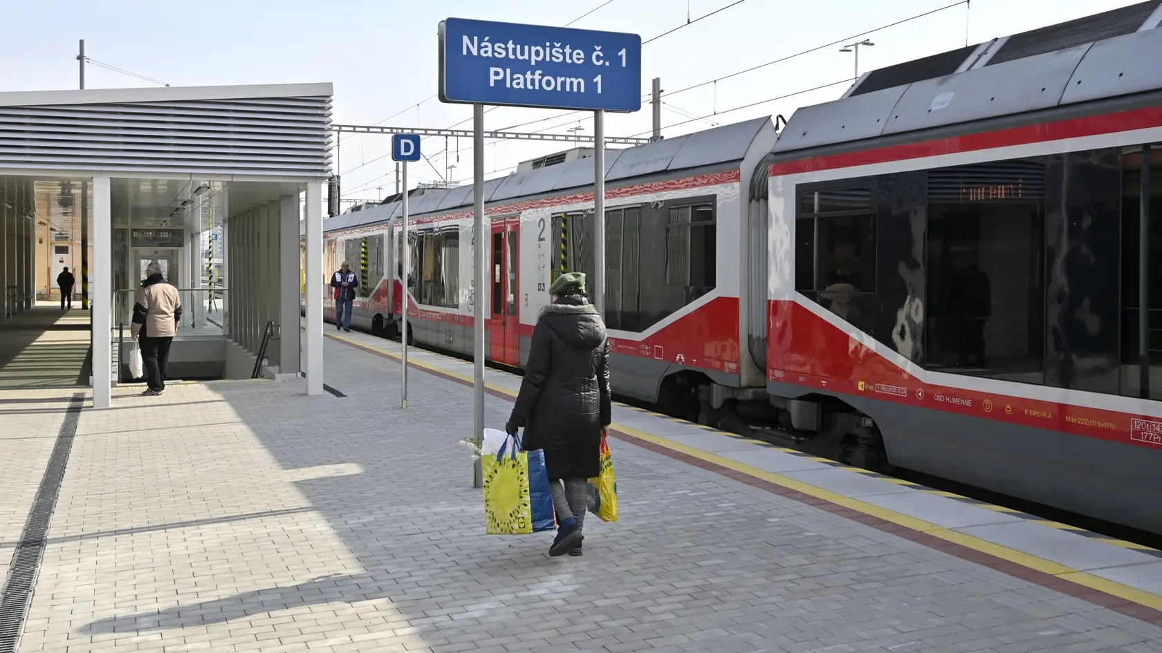 Na železničných tratiach v okolí Humenného takmer po dvoch rokoch znova premávajú vlaky. 