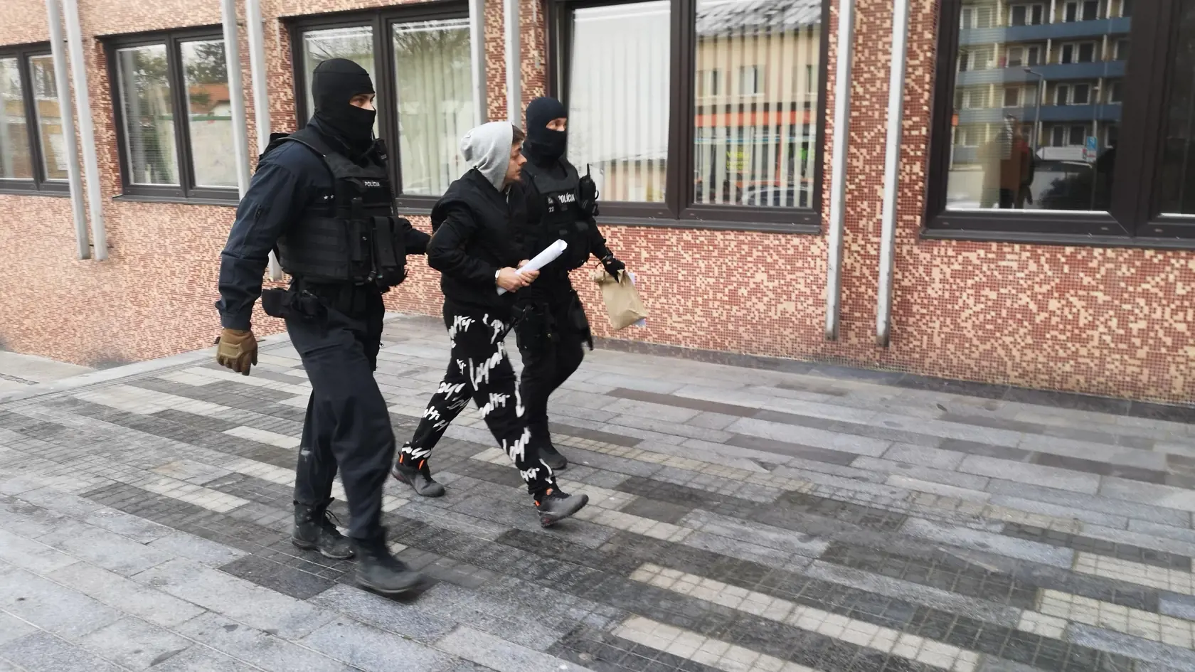 Obvinených zlapala Národná kriminálna agentúra.