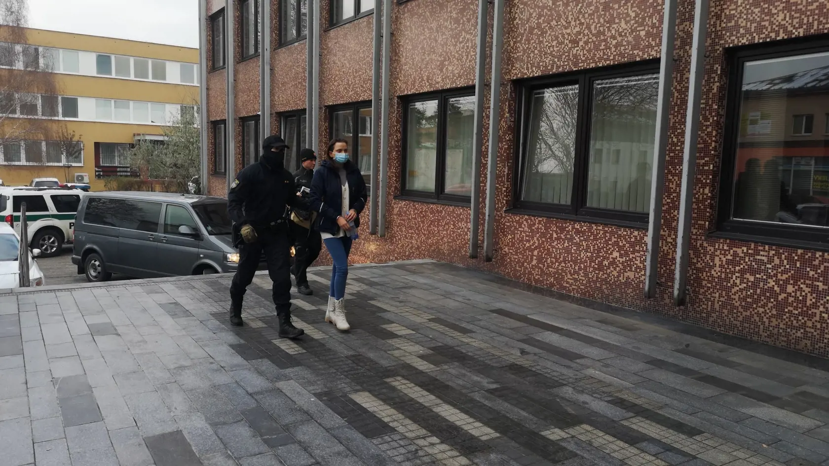 Mužov aj ženy pochytala Národná kriminálna agentúra.