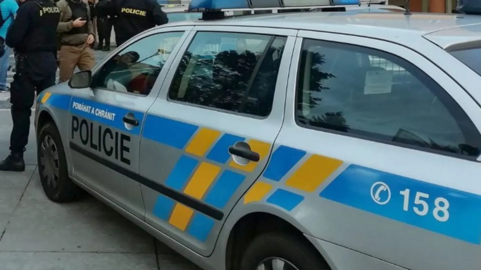 Tri mŕtve osoby našli v sobotu okoloidúci pri cyklochodníku v parku na ulici K Sedlišti v pražskej štvrti Čakovice. (Ilustračné foto)