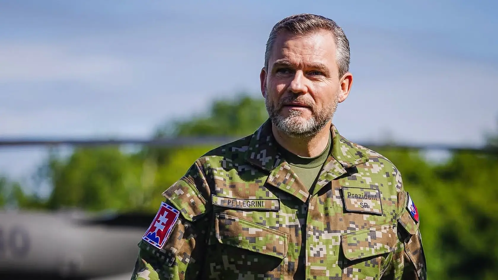 „Ako hlavný veliteľ Ozbrojených síl SR som prišiel na inšpekčný deň medzinárodného vojenského cvičenia Slovak Shield 2025,“ uviedol prezident Peter Pellegrini.