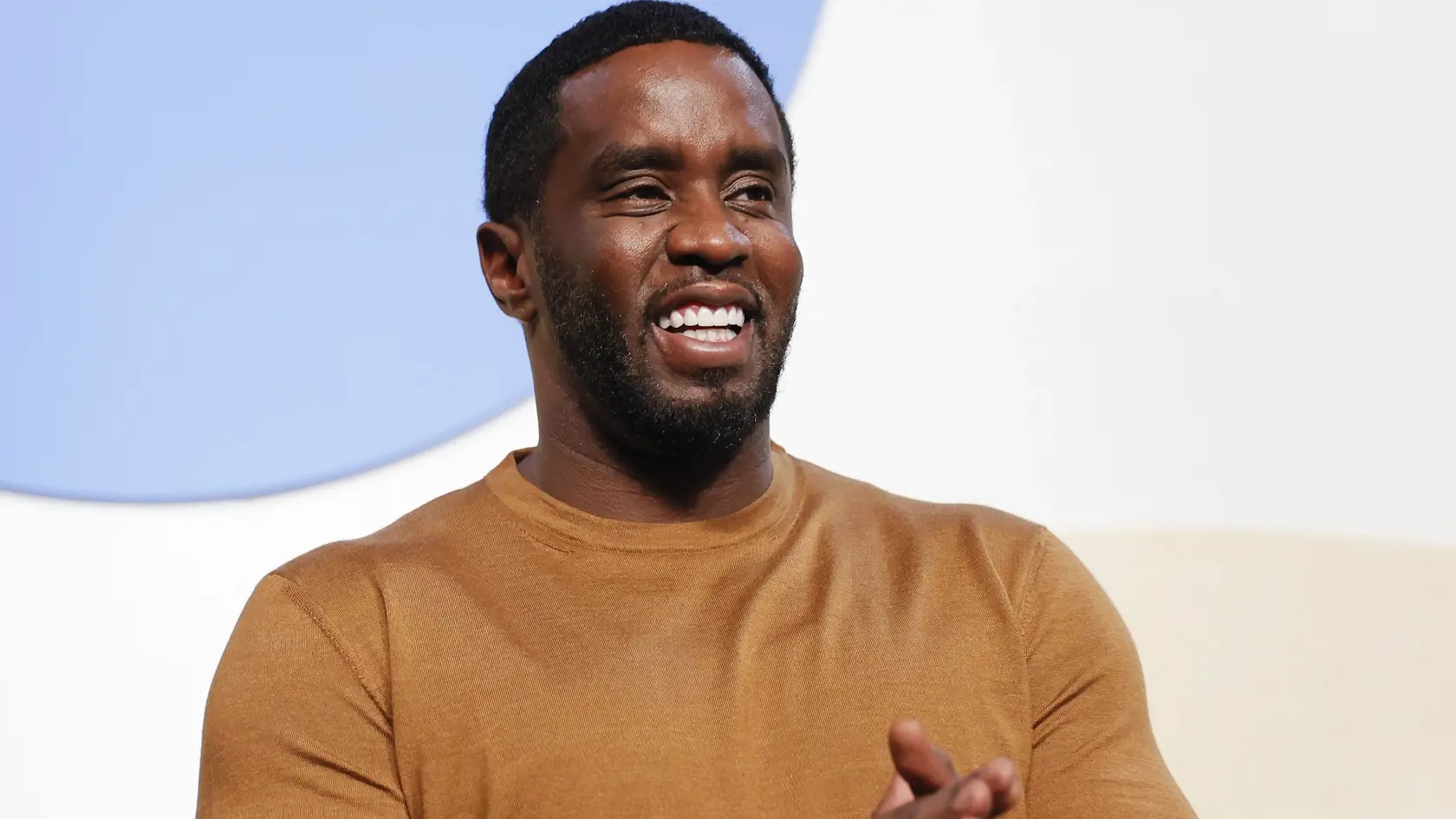 Samotný bývalý zástupca Combsa, Rob Shuter, povedal: "Diddy bol posadnutý princom Harrym a princom Williamom." Hudobný producent sa pokúsil „viac ako 10-krát“ presvedčiť princov, aby sa zúčastnili odviazanej zábavy. Hoci sa princovia Harry a William mali počas roku 2000 zúčastniť množstva „divokých večierkov“, žiaden by sa pravdepodobne nevyrovnal noci organizovanej hudobníkom.
