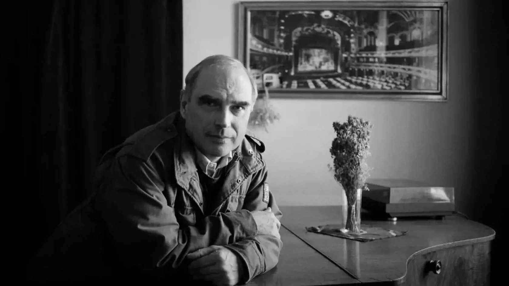 "Herecká asociácia Vás bohužiaľ musí informovať o smutnej správe, ktorá nás veľmi zasiahla. Podľa informácií rodiny dnes náhle zomrel kolega, skvelý herec, dabér, pred časom aj riaditeľ Hudobného divadla Karlín, nositeľ Ceny Thálie, pán Ladislav Županič. České herectvo tak opustila veľká osobnosť," uviedla na sociálnych sieťach Herecká asociácia.