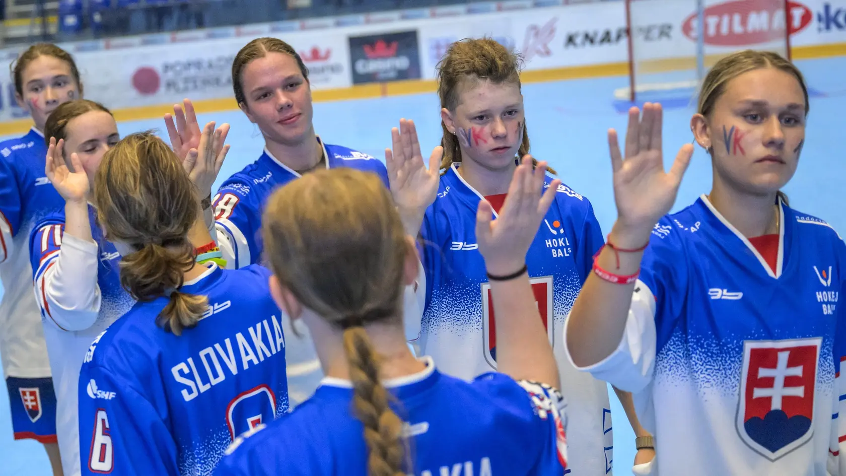 Na snímke slovenské hokejbalistky.
