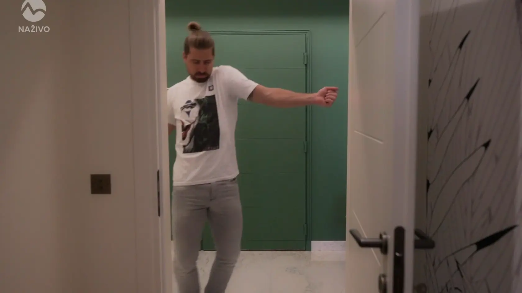 Peter Sagan má moderný byt, kde zaujmú aj zelené dvere. 