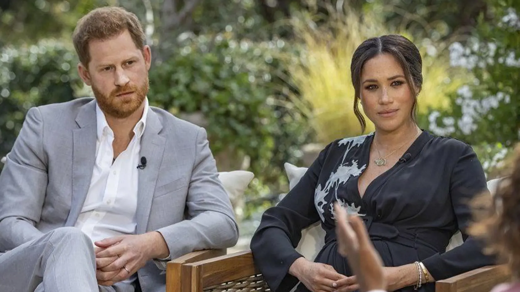 Princ Harry a Meghan Markle si vraj na dôležité interview vybrali kreslá podľa vlastného vkusu.