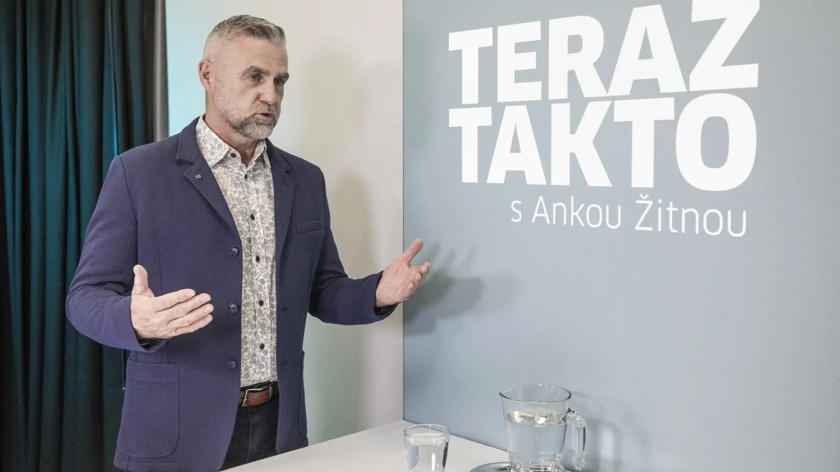 Na snímke je diskusná relácia “Teraz Takto” ktorej hosťom bol  bývalý prezident Policajného zboru Tibor Gašpar.