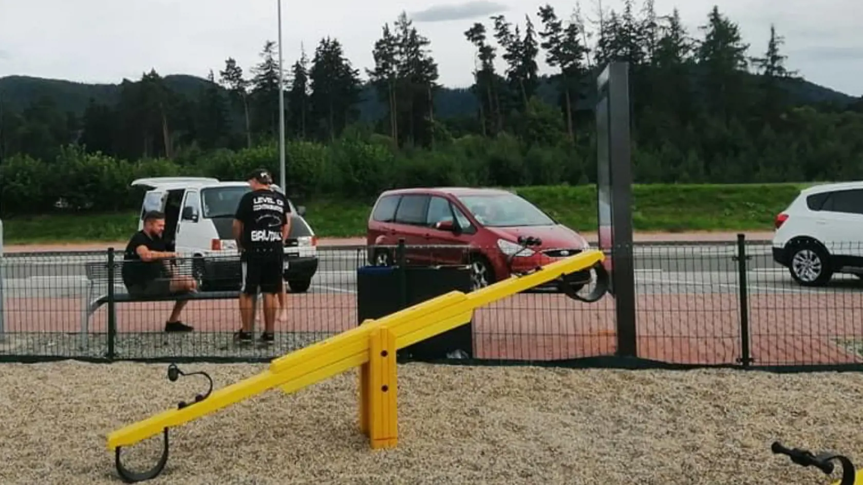 Utorková zastávka partie z chlapskej jazdy v Liptovskom Trnovci.